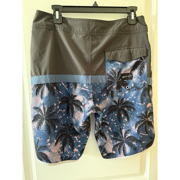 Quicksilver Mens Camo Board Shorts Size 32 Pre Owned - Picture 2 of 5